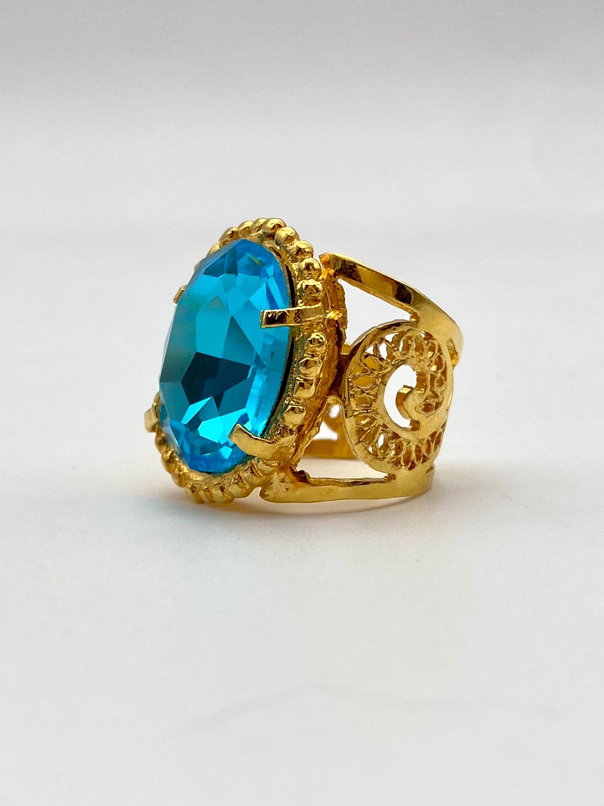 Oval Luxe Filigree Ring